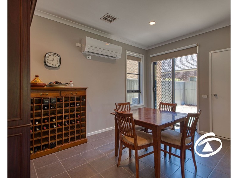 8 Petrel Circuit, Pakenham VIC 3810