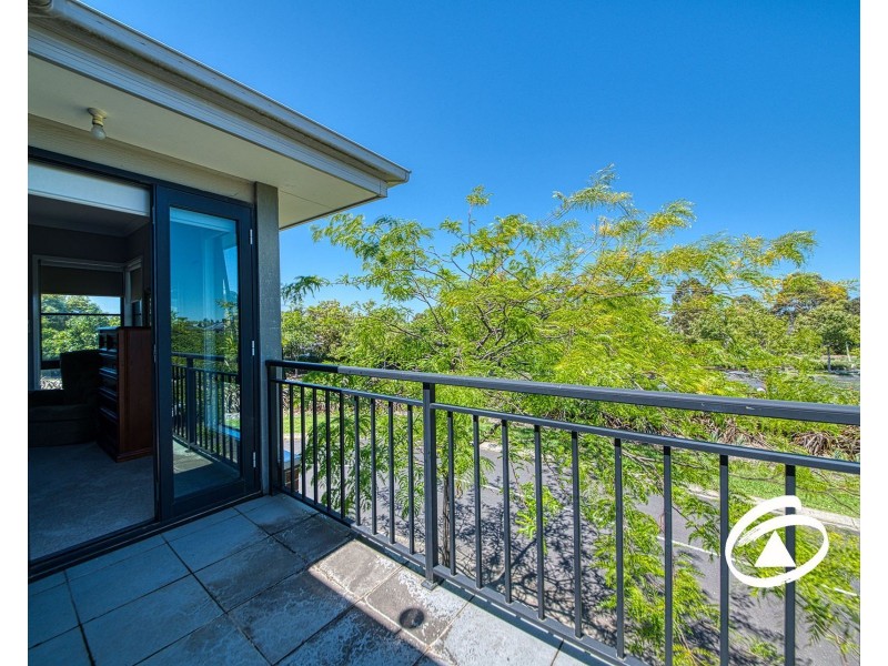 8 Petrel Circuit, Pakenham VIC 3810