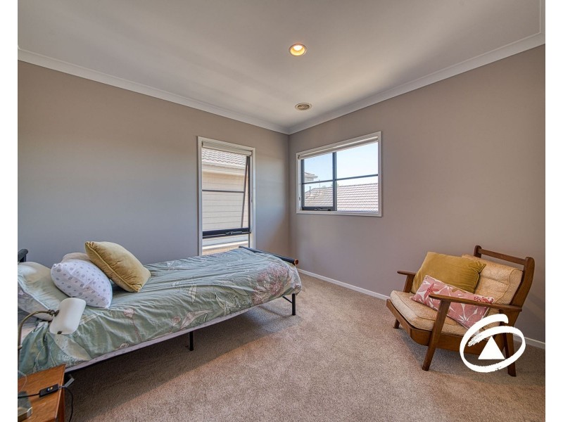 8 Petrel Circuit, Pakenham VIC 3810