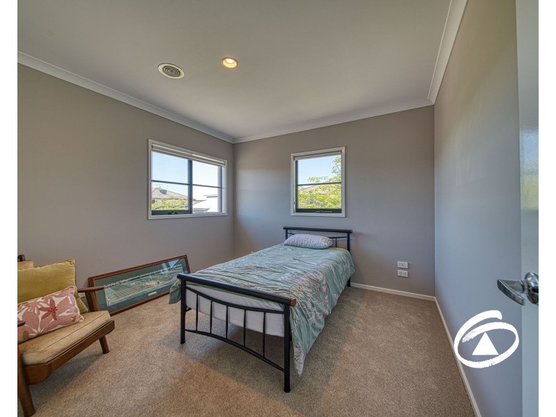 8 Petrel Circuit, Pakenham VIC 3810
