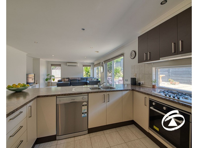 10 Windermere Boulevard, Pakenham VIC 3810
