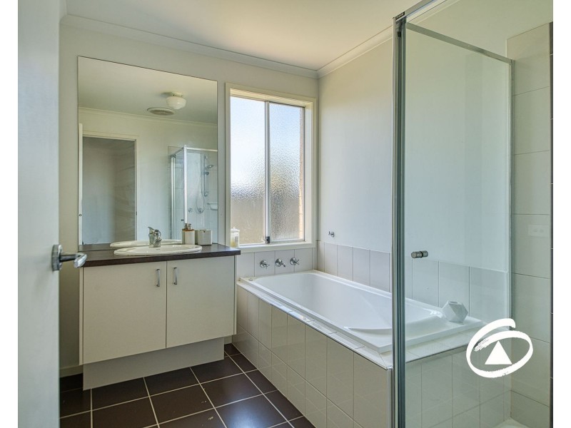 10 Windermere Boulevard, Pakenham VIC 3810