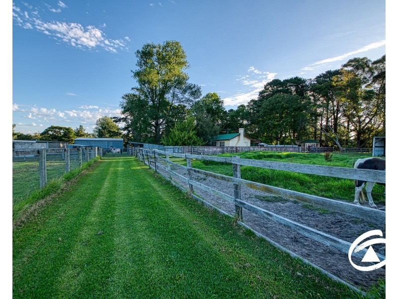 19 Bassed Road, Garfield North VIC 3814