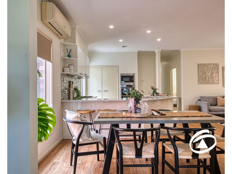 7 Stokes Green, Pakenham VIC 3810