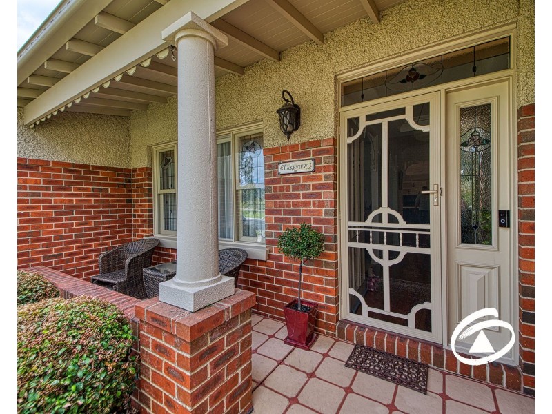 4 Waterside Drive, Pakenham VIC 3810