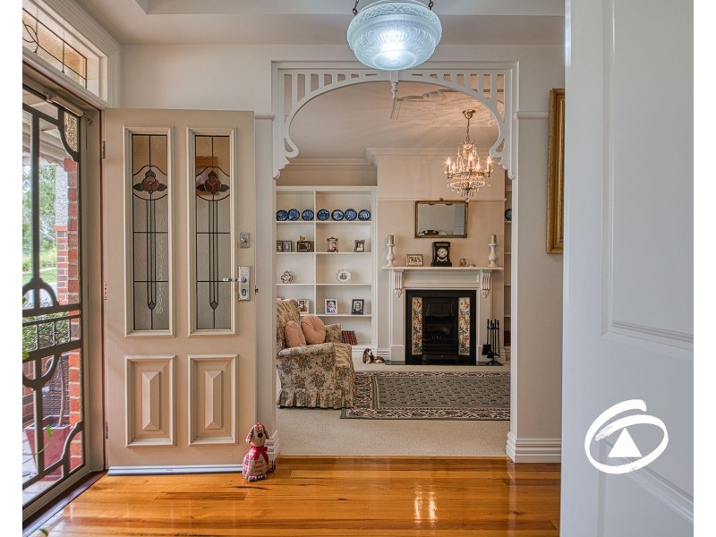 4 Waterside Drive, Pakenham VIC 3810