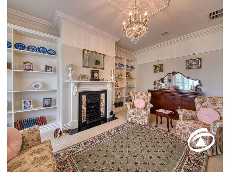 4 Waterside Drive, Pakenham VIC 3810