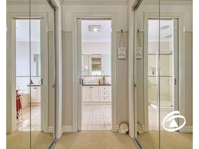 4 Waterside Drive, Pakenham VIC 3810