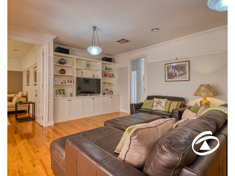 4 Waterside Drive, Pakenham VIC 3810