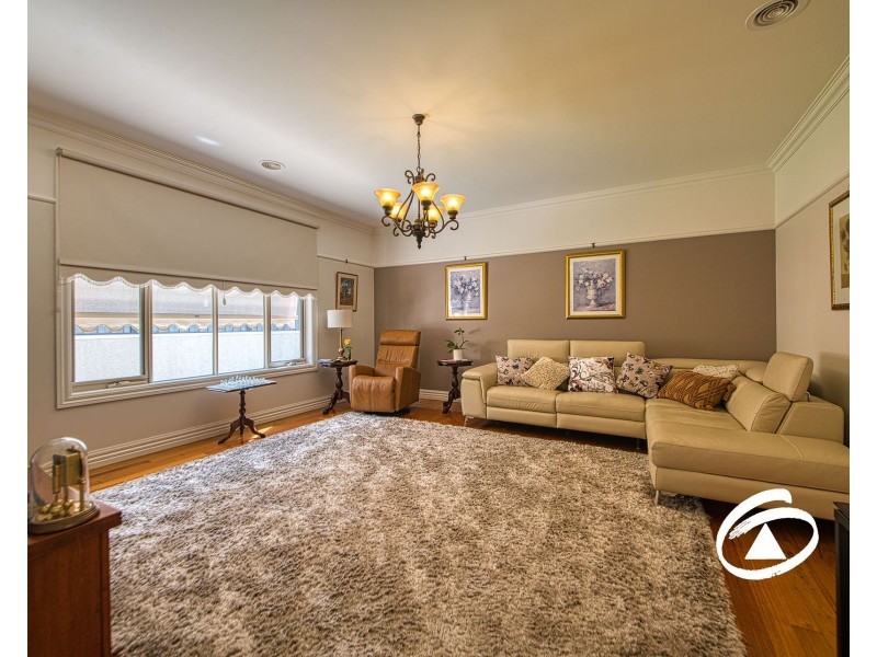 4 Waterside Drive, Pakenham VIC 3810