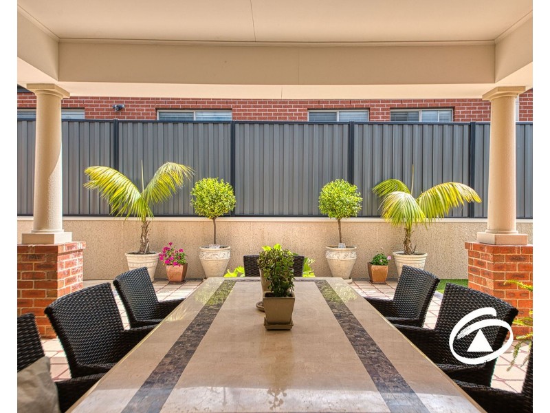 4 Waterside Drive, Pakenham VIC 3810