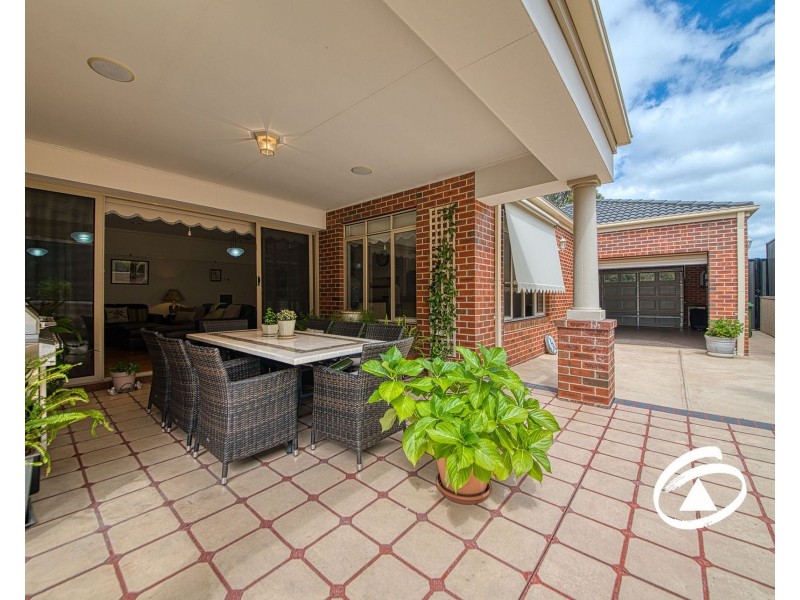 4 Waterside Drive, Pakenham VIC 3810