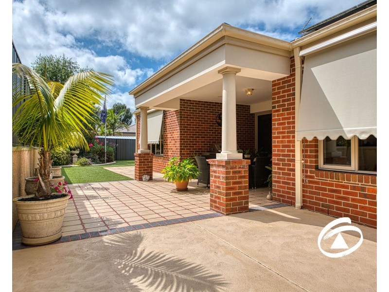 4 Waterside Drive, Pakenham VIC 3810