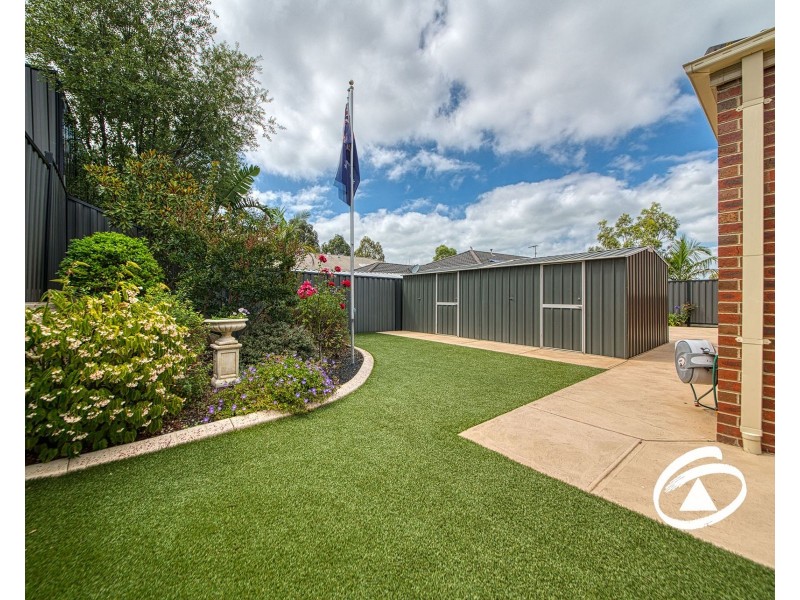 4 Waterside Drive, Pakenham VIC 3810