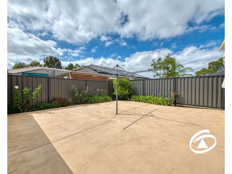 4 Waterside Drive, Pakenham VIC 3810