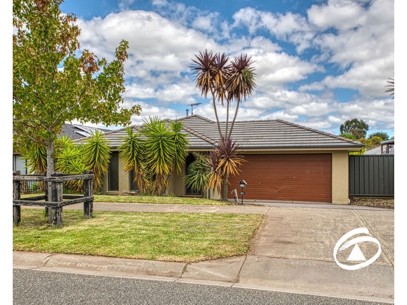 24 Windermere Boulevard, Pakenham VIC 3810