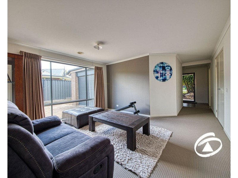 24 Windermere Boulevard, Pakenham VIC 3810