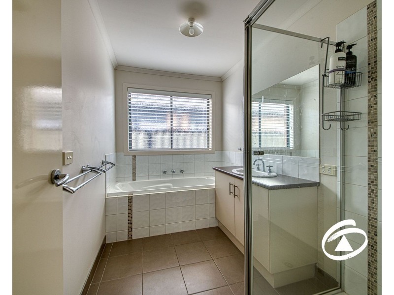 24 Windermere Boulevard, Pakenham VIC 3810