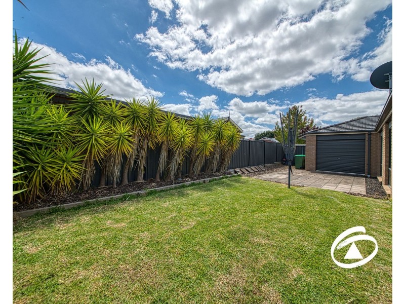24 Windermere Boulevard, Pakenham VIC 3810