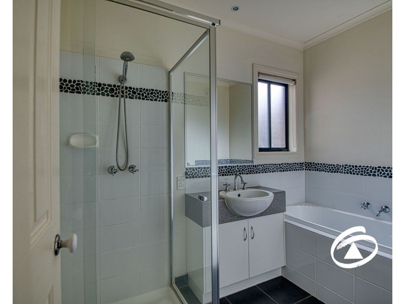 17/103 Army Road, Pakenham VIC 3810