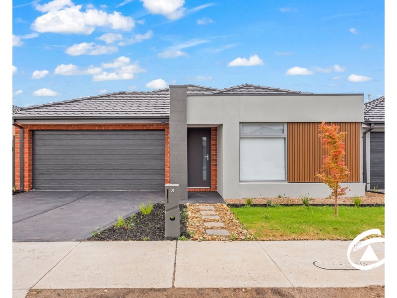 8 Kirkwood Road, Pakenham VIC 3810