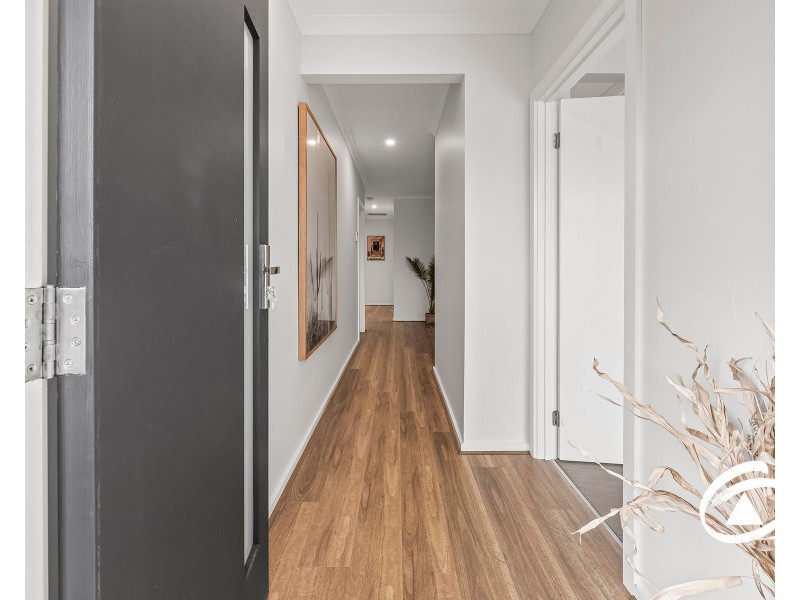 8 Kirkwood Road, Pakenham VIC 3810