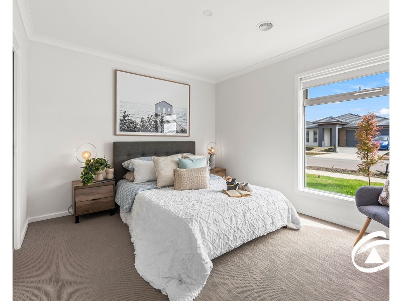 8 Kirkwood Road, Pakenham VIC 3810