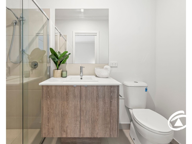 8 Kirkwood Road, Pakenham VIC 3810