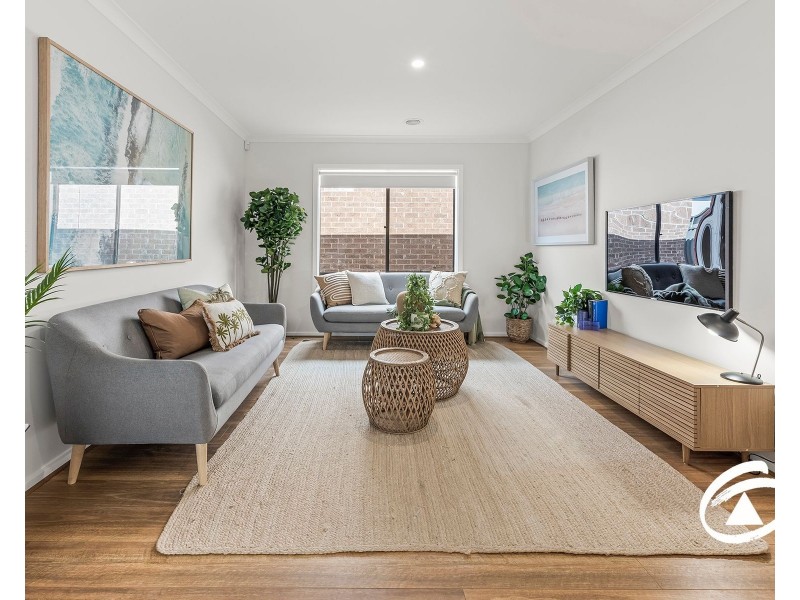 8 Kirkwood Road, Pakenham VIC 3810