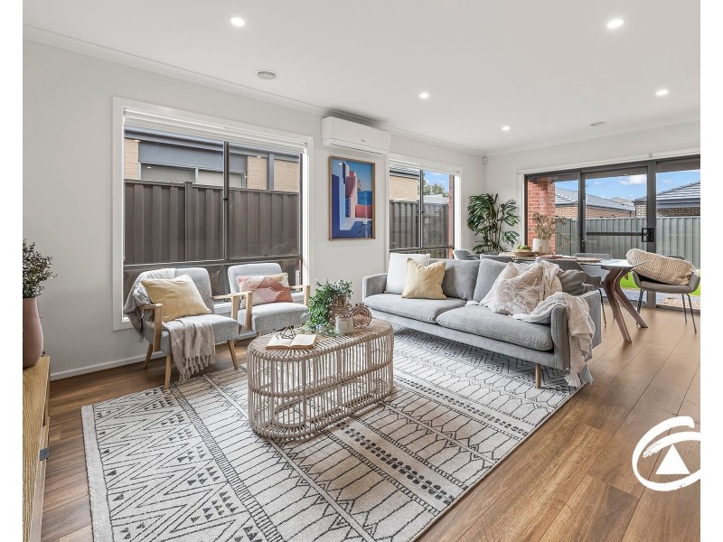 8 Kirkwood Road, Pakenham VIC 3810