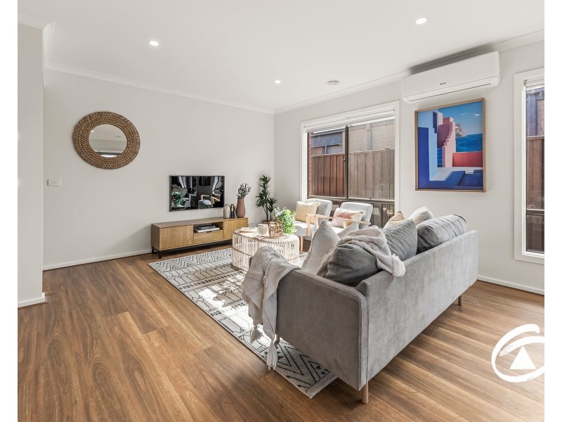 8 Kirkwood Road, Pakenham VIC 3810