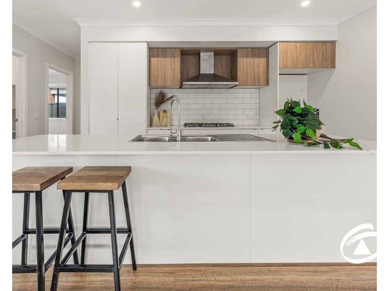 8 Kirkwood Road, Pakenham VIC 3810