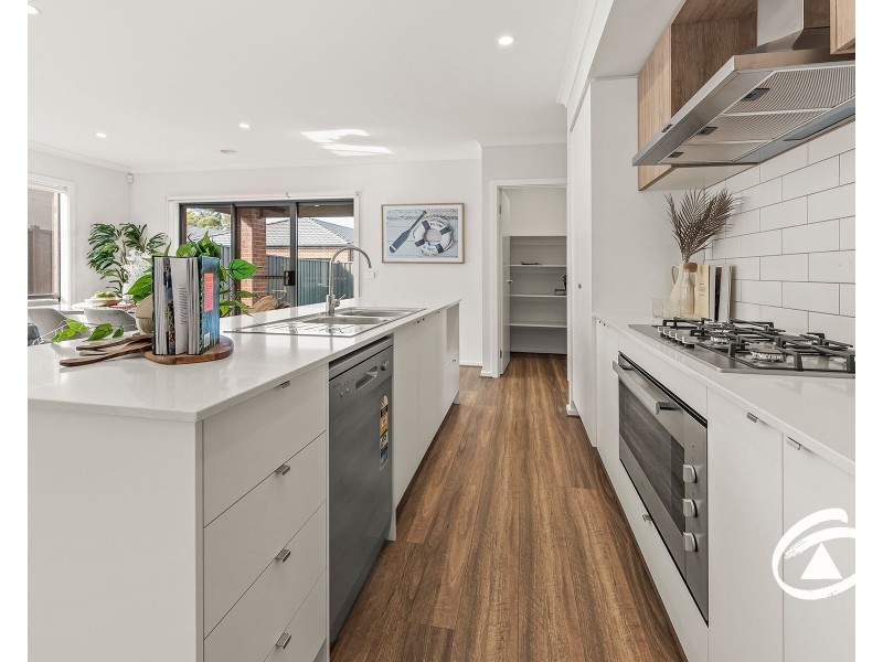 8 Kirkwood Road, Pakenham VIC 3810