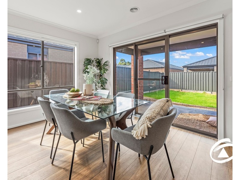 8 Kirkwood Road, Pakenham VIC 3810