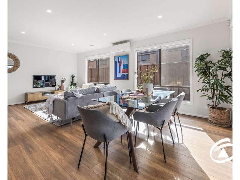 8 Kirkwood Road, Pakenham VIC 3810