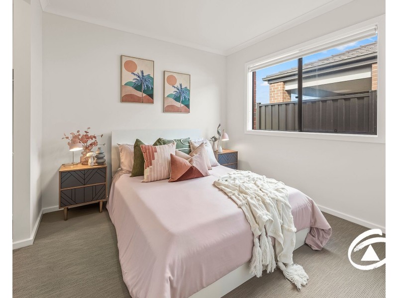 8 Kirkwood Road, Pakenham VIC 3810