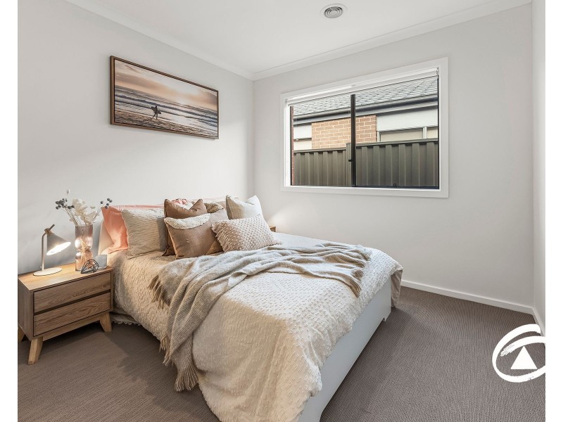 8 Kirkwood Road, Pakenham VIC 3810