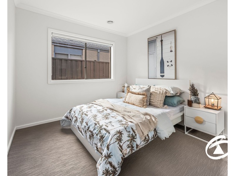 8 Kirkwood Road, Pakenham VIC 3810