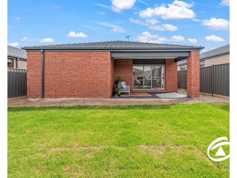 8 Kirkwood Road, Pakenham VIC 3810