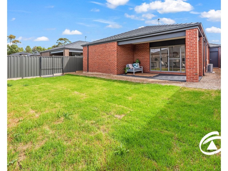 8 Kirkwood Road, Pakenham VIC 3810