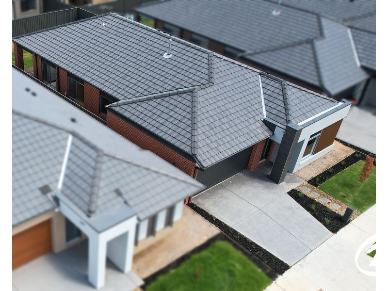 8 Kirkwood Road, Pakenham VIC 3810