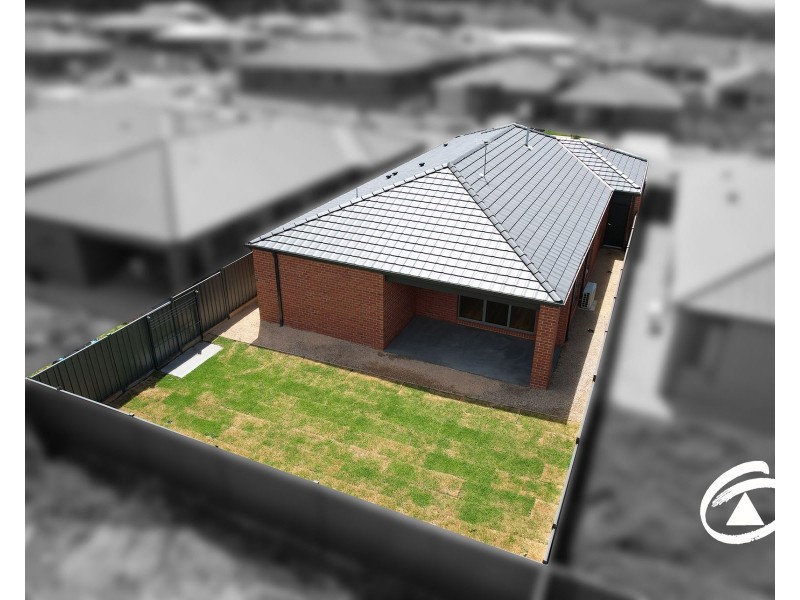 8 Kirkwood Road, Pakenham VIC 3810