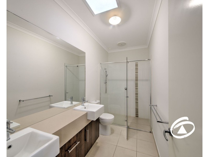 5 Albatross Drive, Pakenham VIC 3810