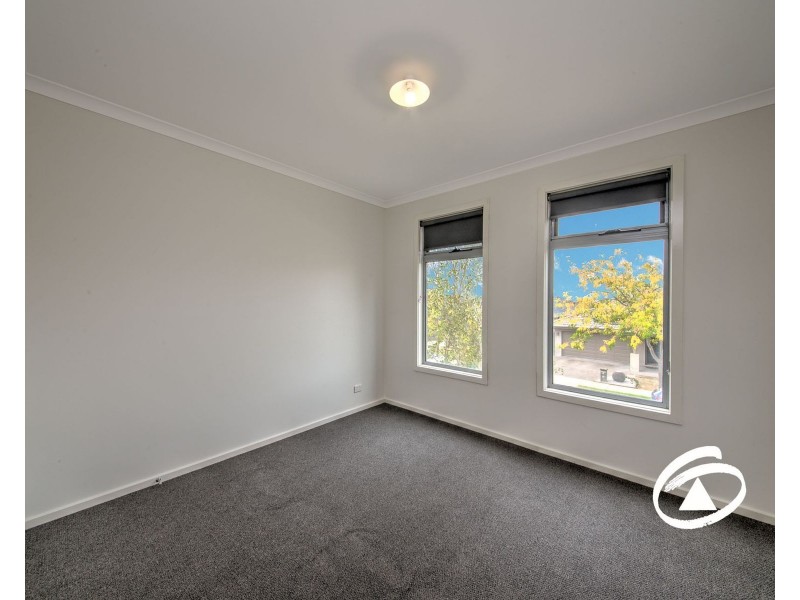 5 Albatross Drive, Pakenham VIC 3810