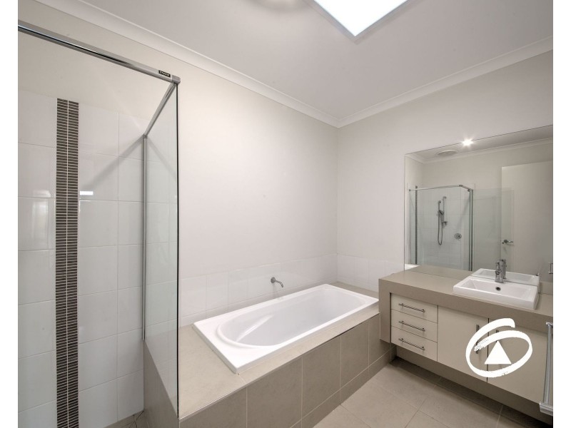 5 Albatross Drive, Pakenham VIC 3810