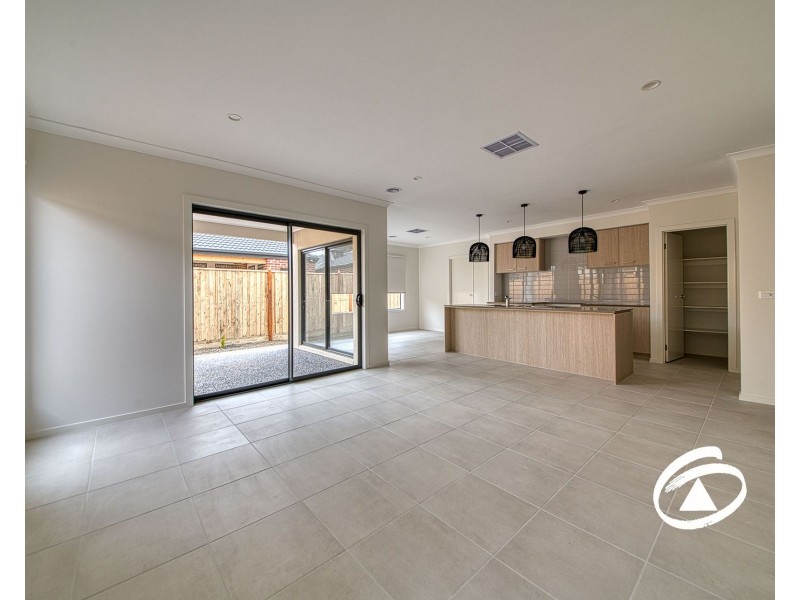 8 Overture Street, Clyde VIC 3978