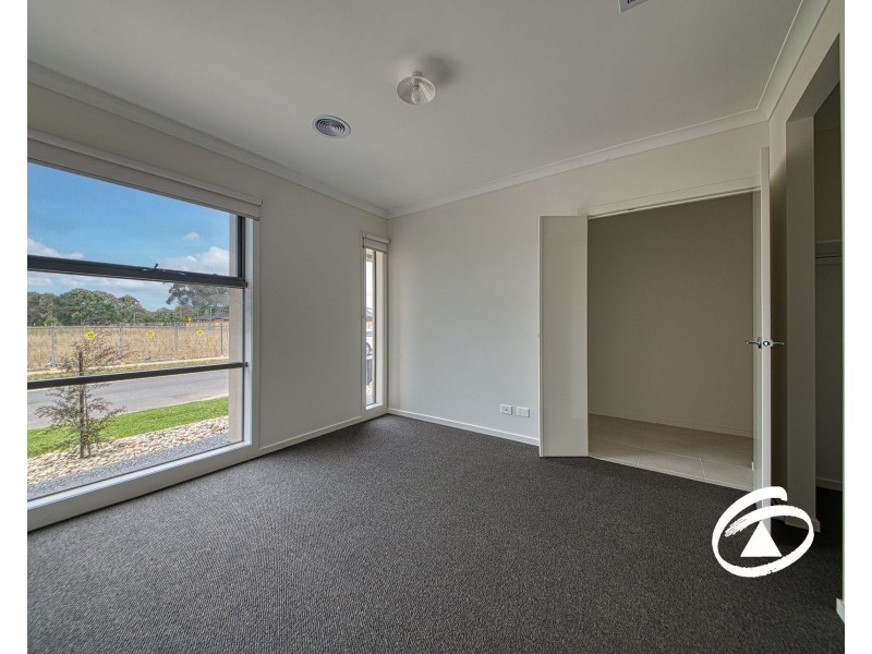 8 Overture Street, Clyde VIC 3978