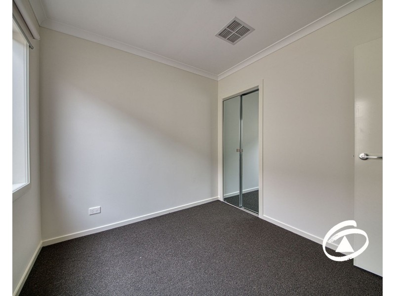 8 Overture Street, Clyde VIC 3978