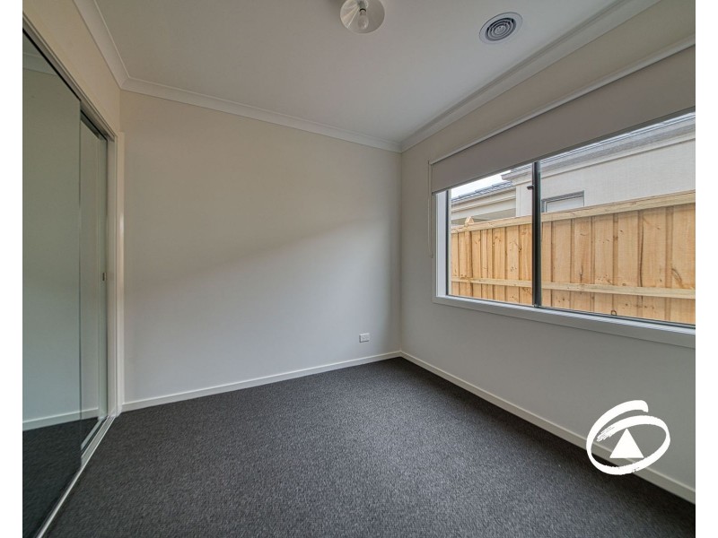 8 Overture Street, Clyde VIC 3978