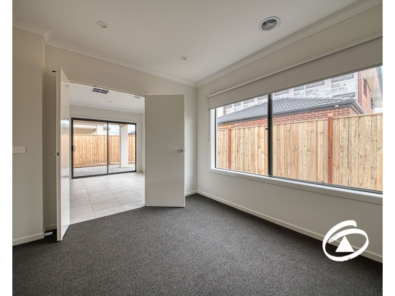 8 Overture Street, Clyde VIC 3978